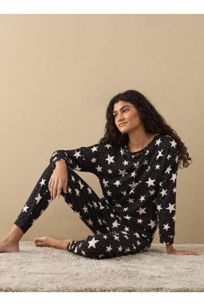 FAV All-Over Star Print Long Sleeves T-shirt and Pyjama Set
