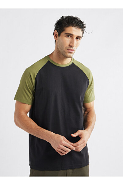 FAV Colourblock T-shirt with Crew Neck and Raglan Sleeves