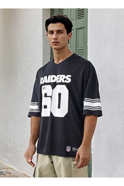 SP Characters Raiders Print V-neck T-shirt with Short Sleeves