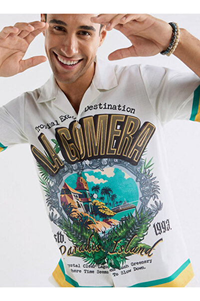 FAV All-over Graphic Print Shirt With Camp Collar And Short Sleeves