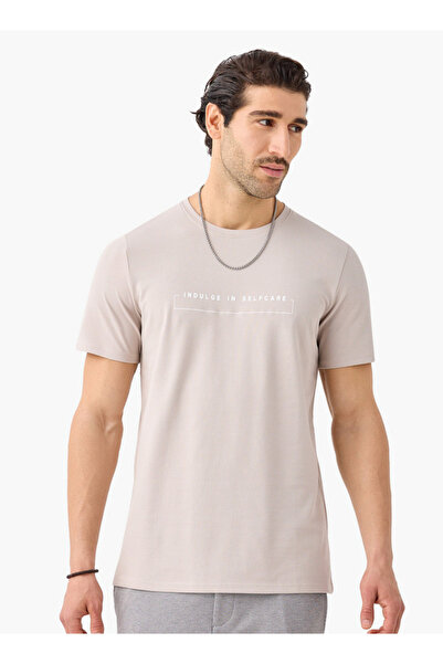 Iconic تي شيرت مطبوع برقبة دائرية وأكمام قصيرة