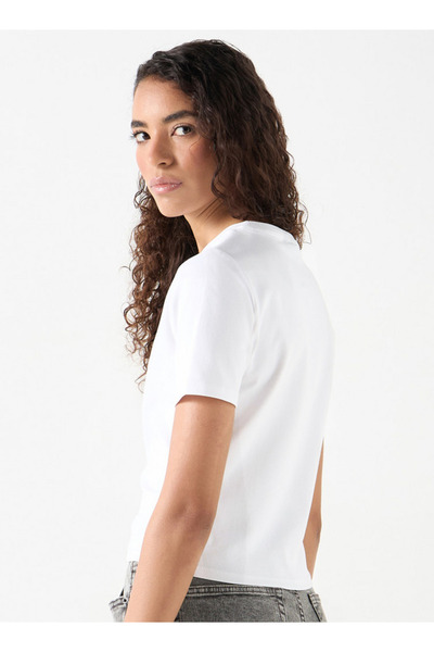 SP Characters تي شيرت مطرز بشعار AC/DC مع رقبة دائرية وأكمام قصيرة