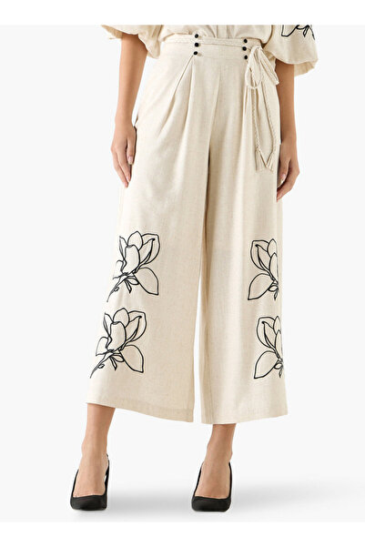 Iconic بنطال واسع فضفاض مطرز بجيوب وتفاصيل رباط