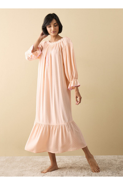 FAV فستان نوم مطرز مع حافة مكشكشة