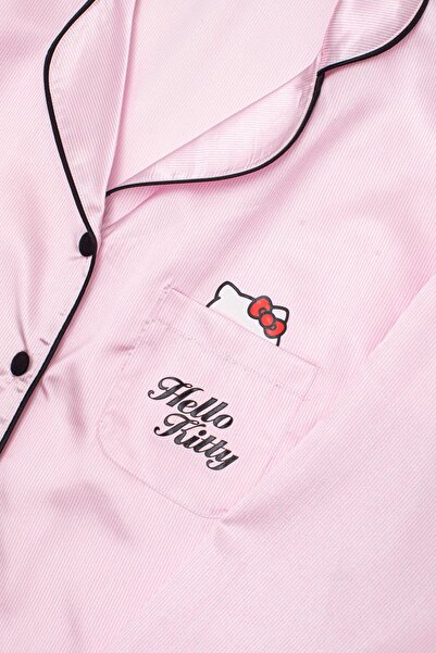 Hello Kitty Lisanslı Düğmeli Saten Pantolonlu Pijama Takımı