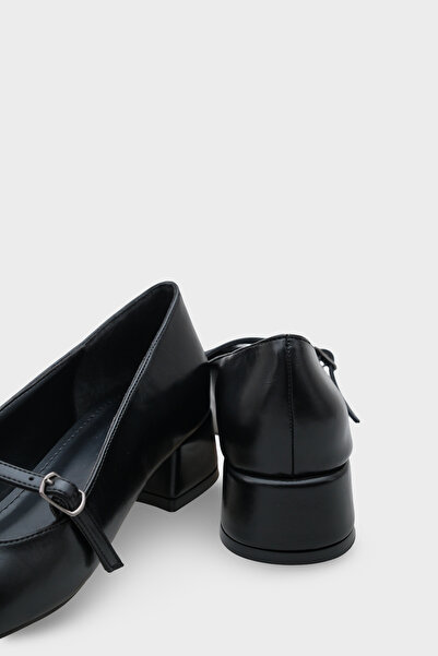 Capone Outfitters Elyn Short Heeled Blunt Toe Strappy Mary Jane Women's Shoes