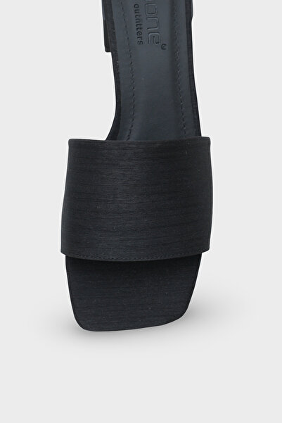 Capone Outfitters Cathleen Blunt Toe Mid-Heeled Satin Women's Slippers