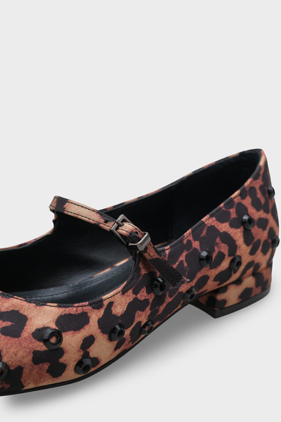 Capone Outfitters Shayla Blunt Toe Studded Buckle Women's Ballerinas