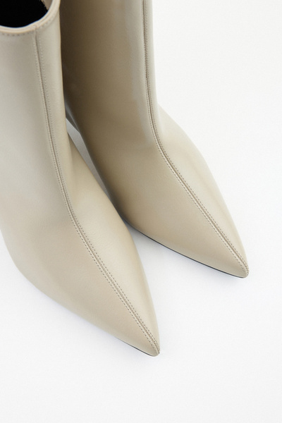 LUTVELIZADE Bot 2515 - Sivri Burun Dikiş Detaylı Bej Kadın Bot