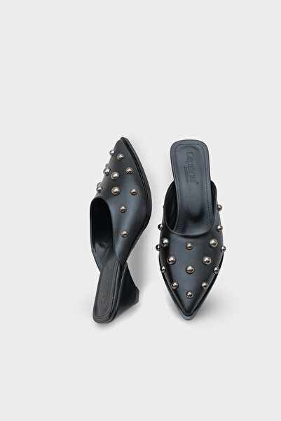 Capone Outfitters Meredith Pointed Toe Closed Toe Women's Slippers with Metal Accessories