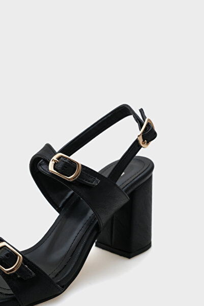 Capone Outfitters Clair Blunt Toe Medium Heeled Double Strap Women's Sandals