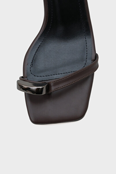 Capone Outfitters Cindy Blunt Toe Heeled Ankle Strap Flip Flops Women's Sandals