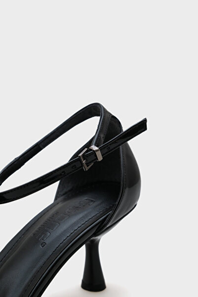 Capone Outfitters Renata Round Toe Medium Heeled Ankle Strap Women's Shoes