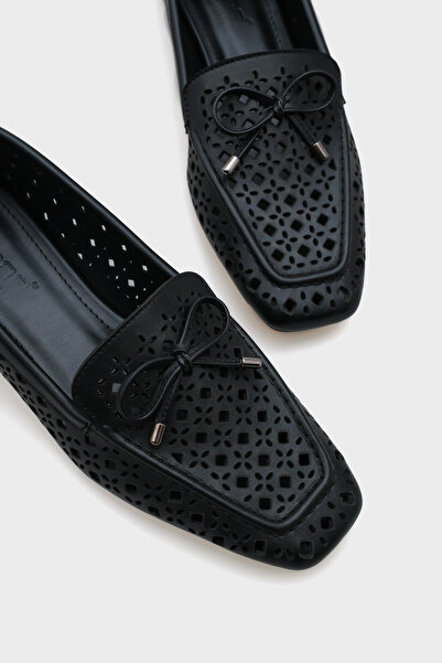 Capone Outfitters Cara Studded Metallic Women's Loafer