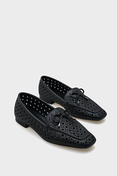 Capone Outfitters Cara Studded Metallic Women's Loafer