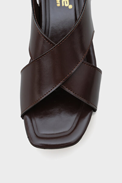 Capone Outfitters Dusty Cross Ankle Strap Women's Sabo