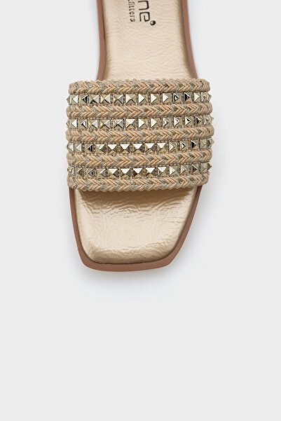 Capone Outfitters Kourtney Flat Heeled Blunt Toe Straw Women's Slippers with Metal Accessories