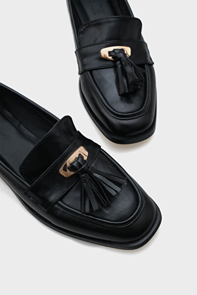 Capone Outfitters Carmela Металеві туфлі-лофери з китицями для жінок