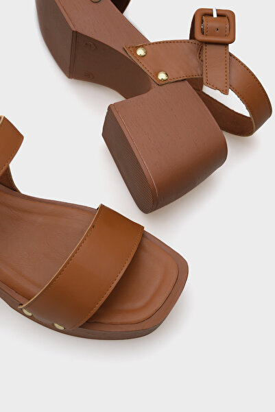 Capone Outfitters Dámské sandály na podpatku s tupou špičkou s jedním páskem