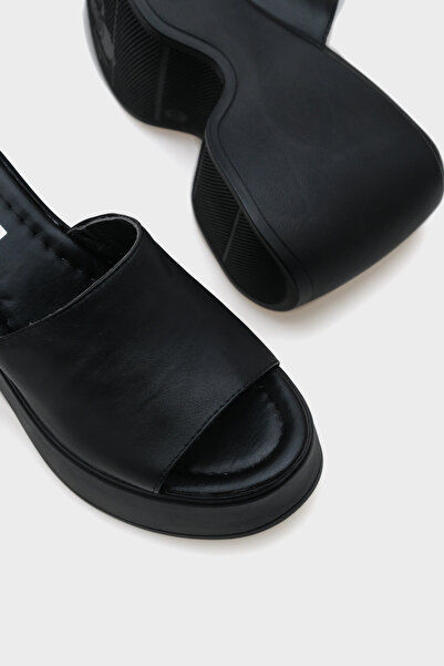 Capone Outfitters Γυναικείες παντόφλες Lena High Wedge Heel