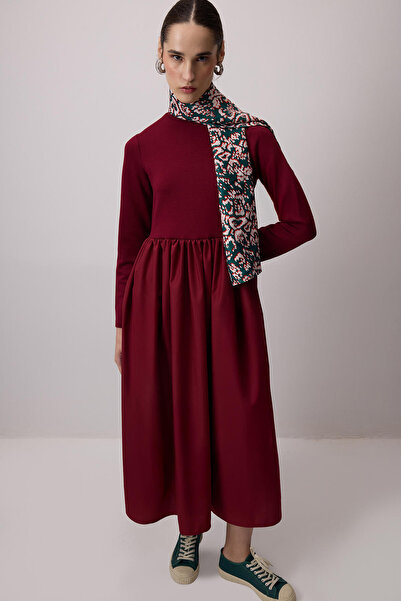 Touché Privé ŠATY S PODROBÍNÍM PÁŘE