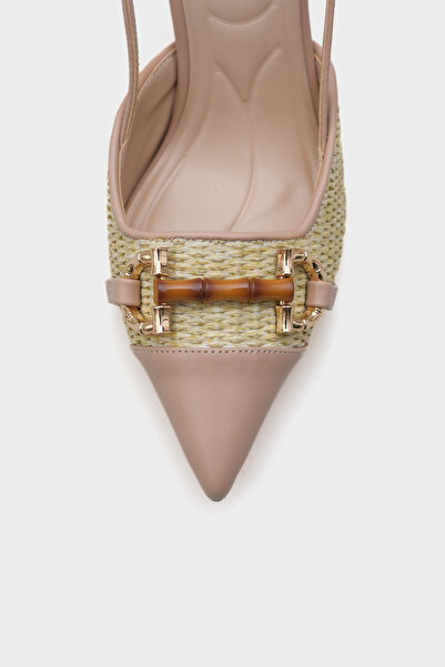 Capone Outfitters Wooden Buckle Straw Stiletto