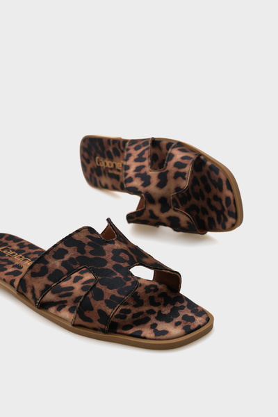 Capone Outfitters Halsey Women's Slippers - Comfortable and Stylish Design