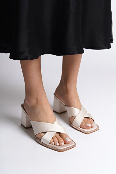 Capone Outfitters Γυναικείες παντόφλες Misty Cross Banded Stone με μεσαίο τακούνι