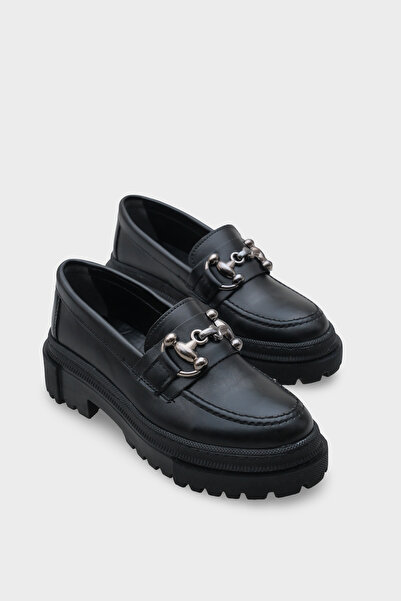 Capone Outfitters Жіночі лофери з металевою пряжкою, овальною носком і трак-підошвою Denni