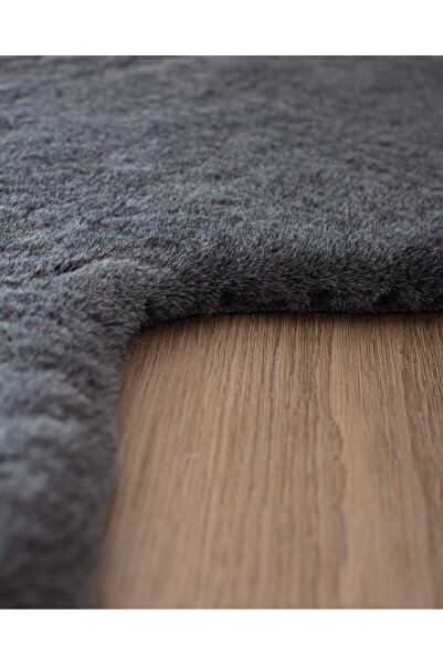 Madame Coco Armend Post