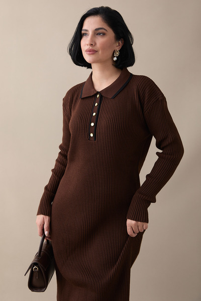 InStyle Гіркий кавовий трикотажний сукня - комір з облямівкою