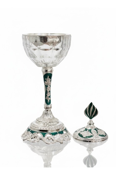 MDK مبخرة كريستال فاخرة بقاعدة معدنية فضية ونقوش خضراء أنيقة. تصميم ملكي يضيف...