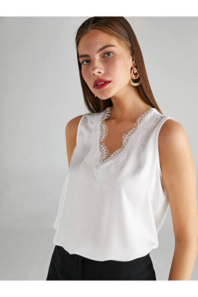 Faik Sönmez Жіноча футболка з мереживними деталями, V-подібним вирізом та без рукавів - Minimalist