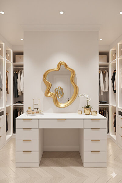 Generic An elegant mirror with a luxurious frame adds a touch of sophistication to any space. 67 x 49 cm