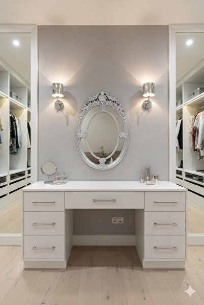 Generic Elegant mirror with a luxurious frame that adds a touch of elegance to the place 80 x 54 cm