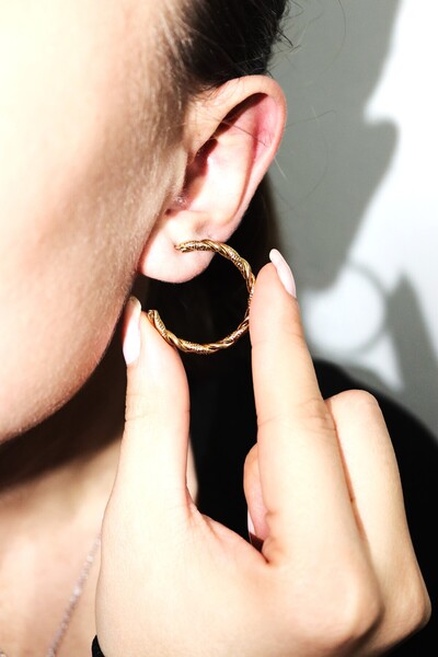 AGB Curved Detailed Hoop Earrings (One Pair)