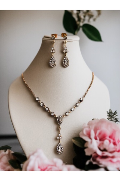 FAYRA ACCESSORIES Kristal Taşlı Su Yolu Zincirli Kolye ve Küpe Seti