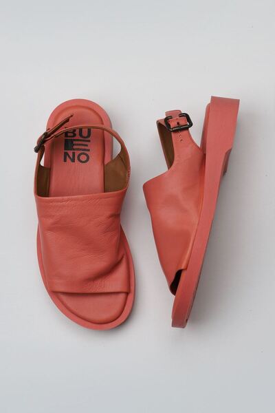 Bueno Shoes Γυναικεία δερμάτινα φλατ σανδάλια Coral - 01wy2917