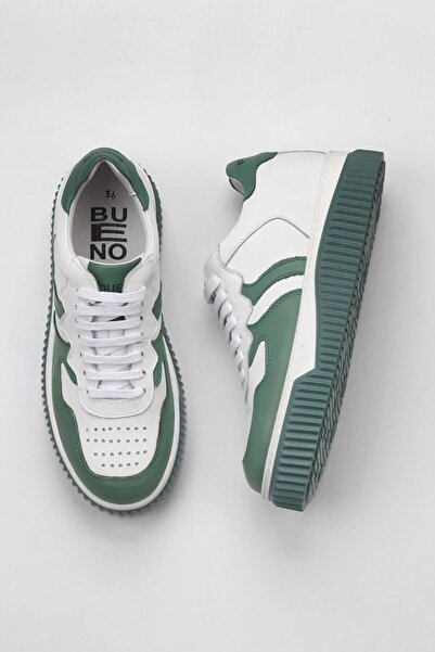 Bueno Shoes حذاء رياضي نسائي من الجلد باللون الأخضر والأبيض 01wz10400
