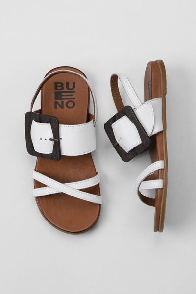 Bueno Shoes Λευκά Δερμάτινα Γυναικεία Σανδάλια Flat 01wu4224