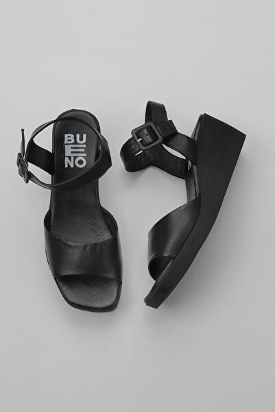 Bueno Shoes صندل نسائي بكعب عريض من الجلد باللون الأسود 01wy2400