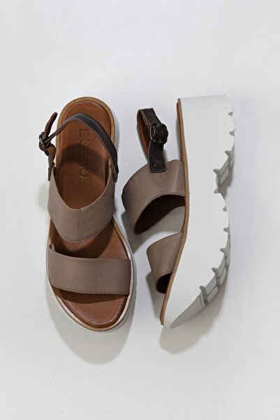 Bueno Shoes Gri Deri Kadın Dolgu Topuklu Sandalet 01wu11400