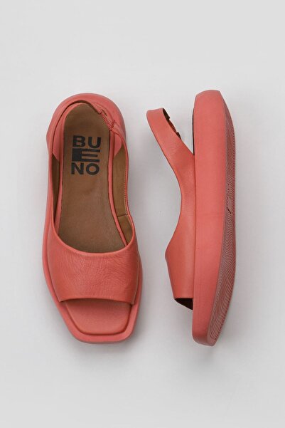 Bueno Shoes صندل نسائي من الجلد المرجاني بكعب ويدج - 01wy1014