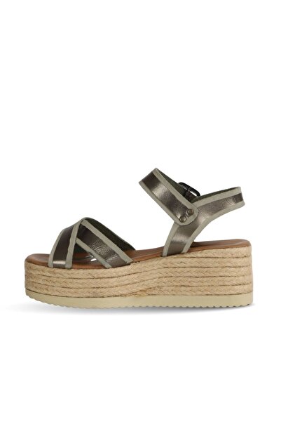 Bueno Shoes Haki Parlak Deri Kadın Dolgu Topuklu Espadril Sandalet 01wu6116