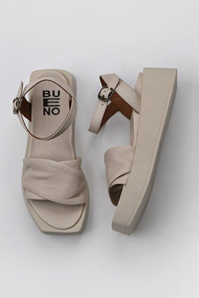 Bueno Shoes Sandale de damă din piele crem cu toc cu pană - 01wy5909