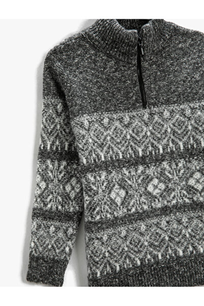 Koton Langärmliger Strickpullover mit halbem Reißverschluss und hohem Kragen, gemustert