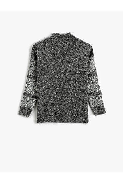 Koton Langärmliger Strickpullover mit halbem Reißverschluss und hohem Kragen, gemustert