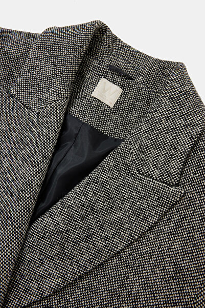 W Collection Black Double Breasted Collar Relax Fit Textured Mantel