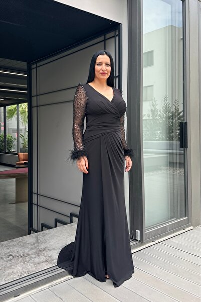 PER LEI Siyah Büyük Beden Kruvaze Yaka Drapeli İncili Pul Payetli Uzun Kol Yırtmaçlı Uzun Abiye Elbise