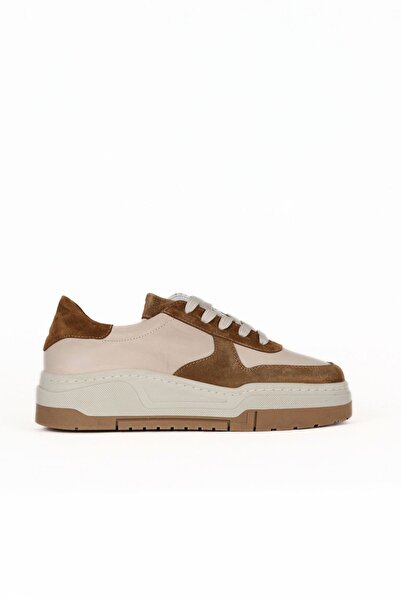 Bueno Shoes حذاء رياضي نسائي من الجلد السويدي الكريمي 16wa8212